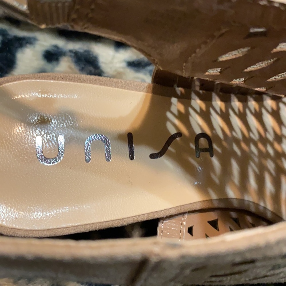 Lightly worn - Picture 2 of 3